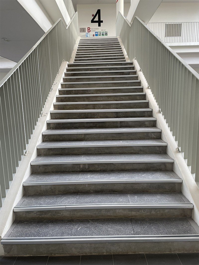 Nẹp inox cầu thang chất lượng cao