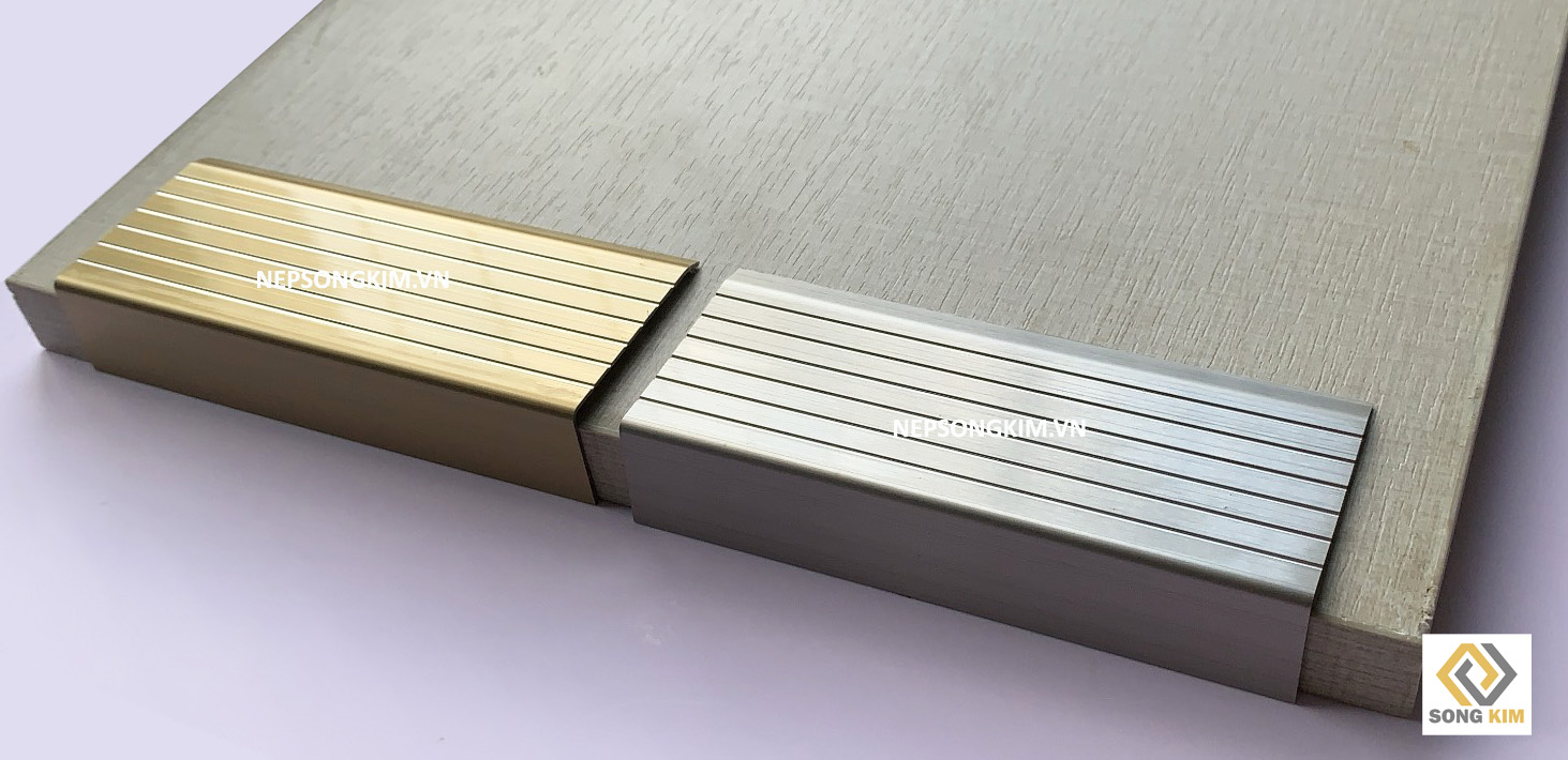 Nẹp inox cầu thang