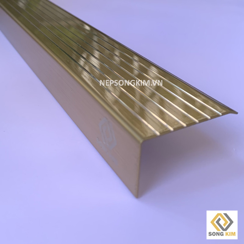 Nẹp Inox Chống Trơn Cầu Bang Vàng Xước