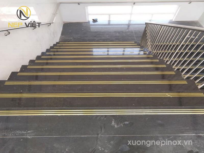 Nẹp chống trượt cho cầu thang - Giải pháp an toàn và thẩm mỹ từ Nẹp Việt