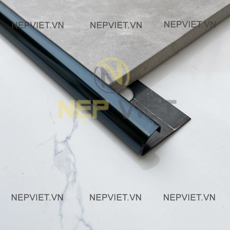 nep-inox-bo-goc-tron-den-bong