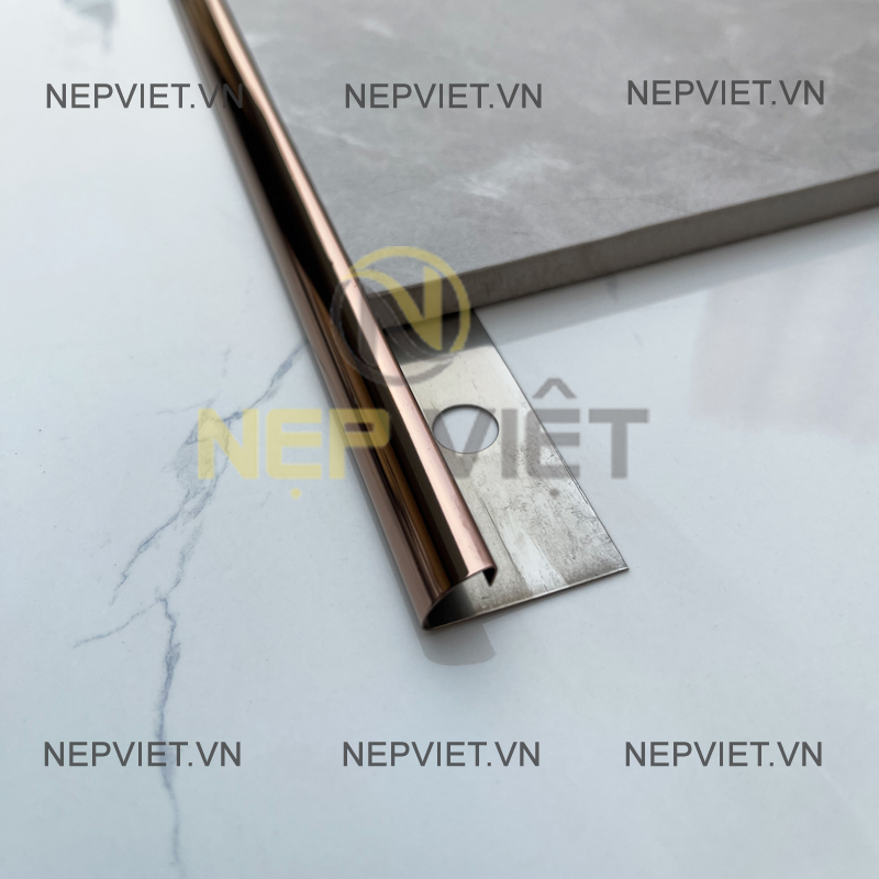 nep-inox-bo-goc-tron-hong-bong
