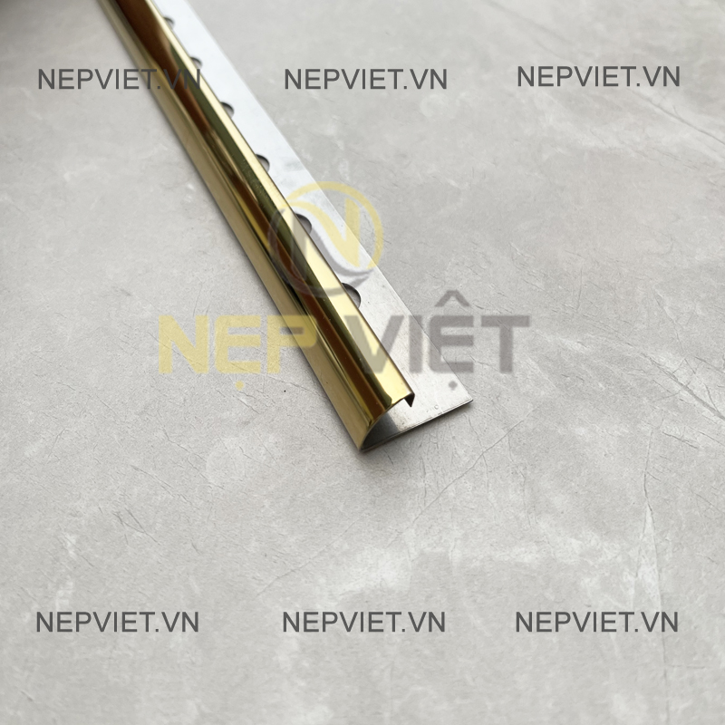 ep-inox-bo-goc-tron-vang-bong2