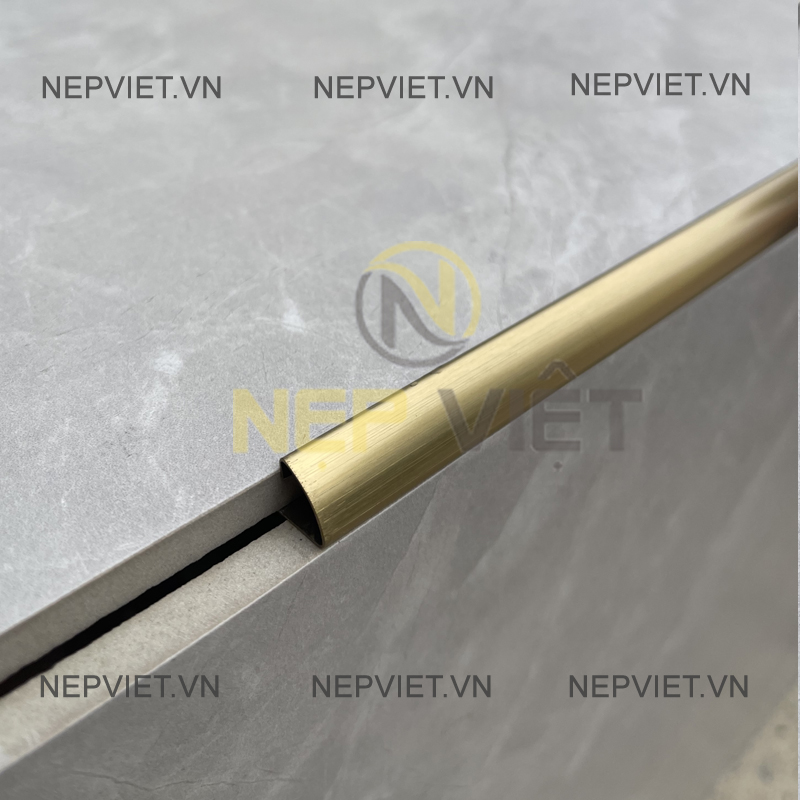 nep-inox-bo-goc-trong-vang-xuoc