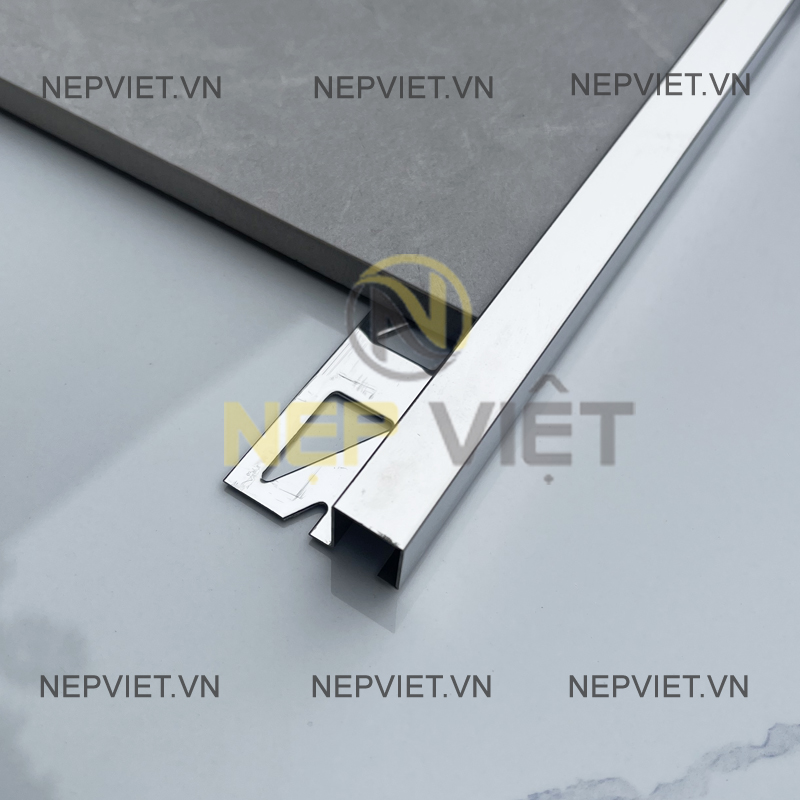 nep-inox-bo-goc-vuong-bac-bong-12