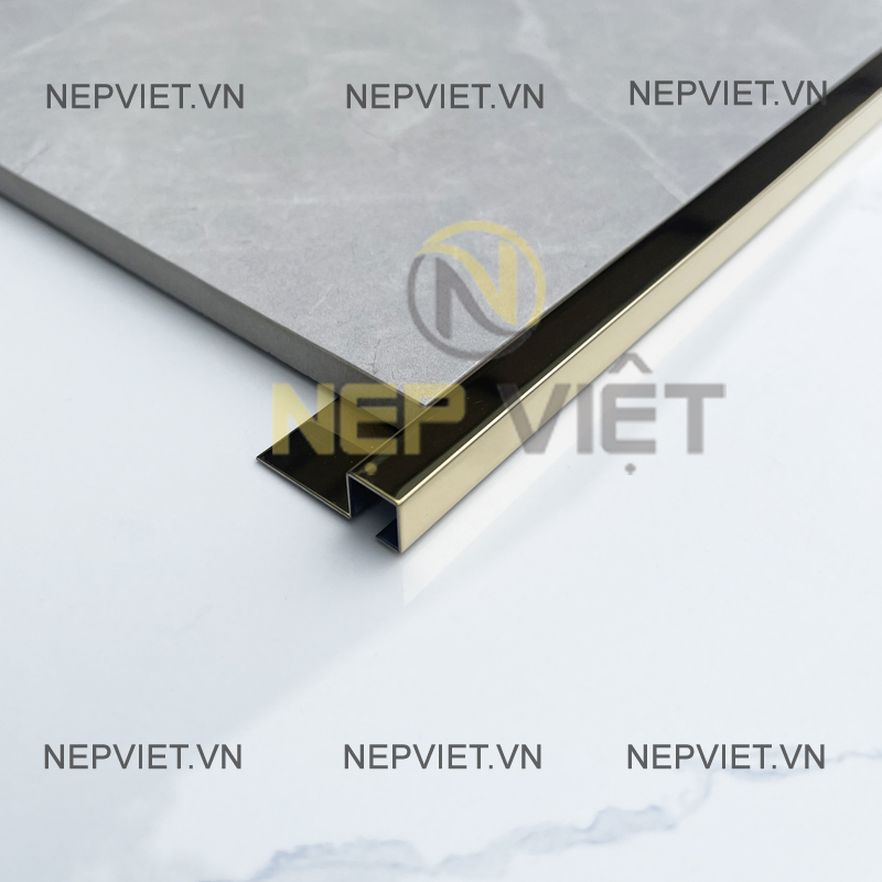 nep-inox-bo-goc-vuong-vang-bong-1024