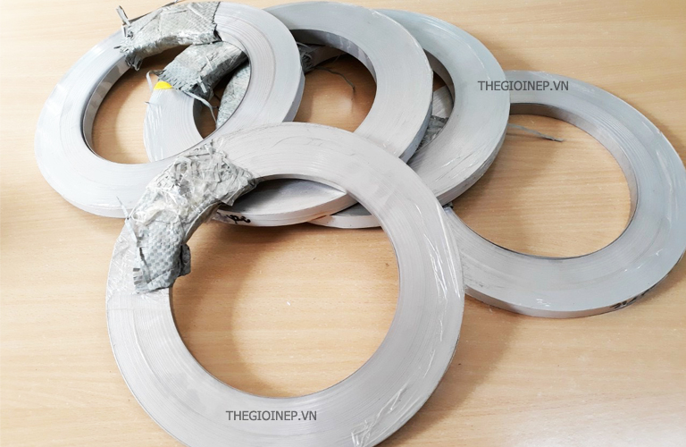 lập là inox trang trí